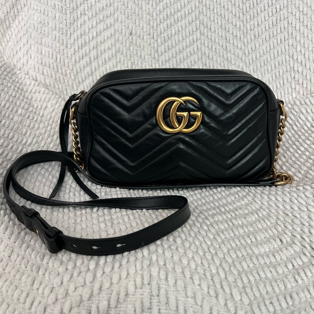 GUCCI GG MARMONT SMALL CAMERA BAG - BLACK